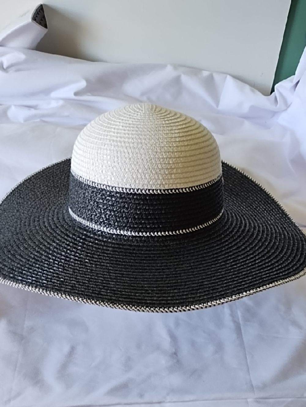 Adrienne Vittadini sun hat